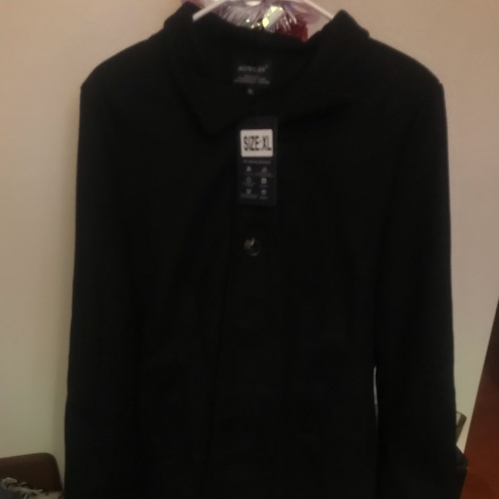 Men’s XL thick trench coat. Fits like a large.